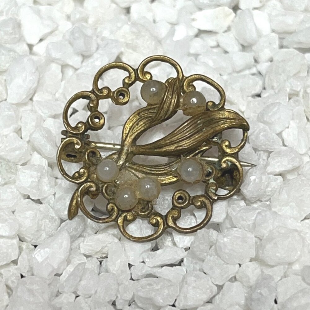 Vintage Gold-Tone Delicate Round Tiny Brooch Faux Pearl